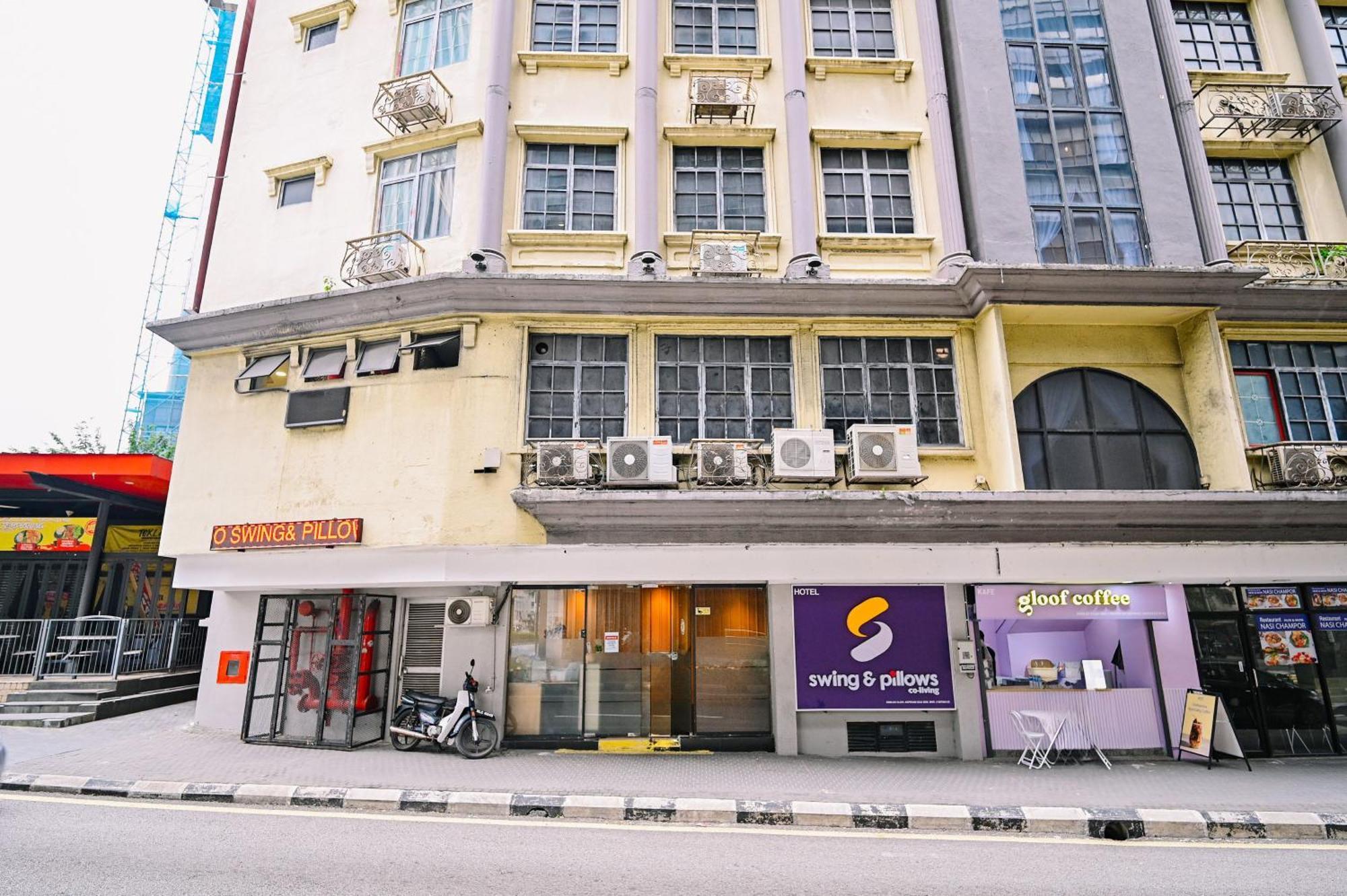 Swing & Pillows - Masjid Jamek Kuala Lumpur Exterior photo